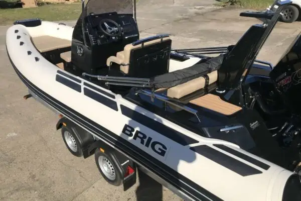 Brig E6.7H + Mercury F225XL, V-6