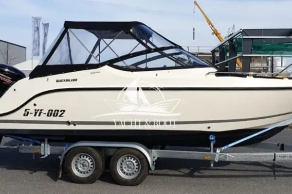Quicksilver 605 Activ mit Mercury 115 PS und Straßentrailer