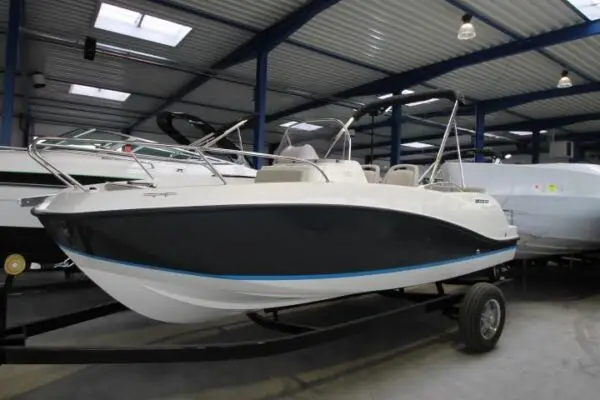 QUICKSILVER ACTIV 555 OPEN